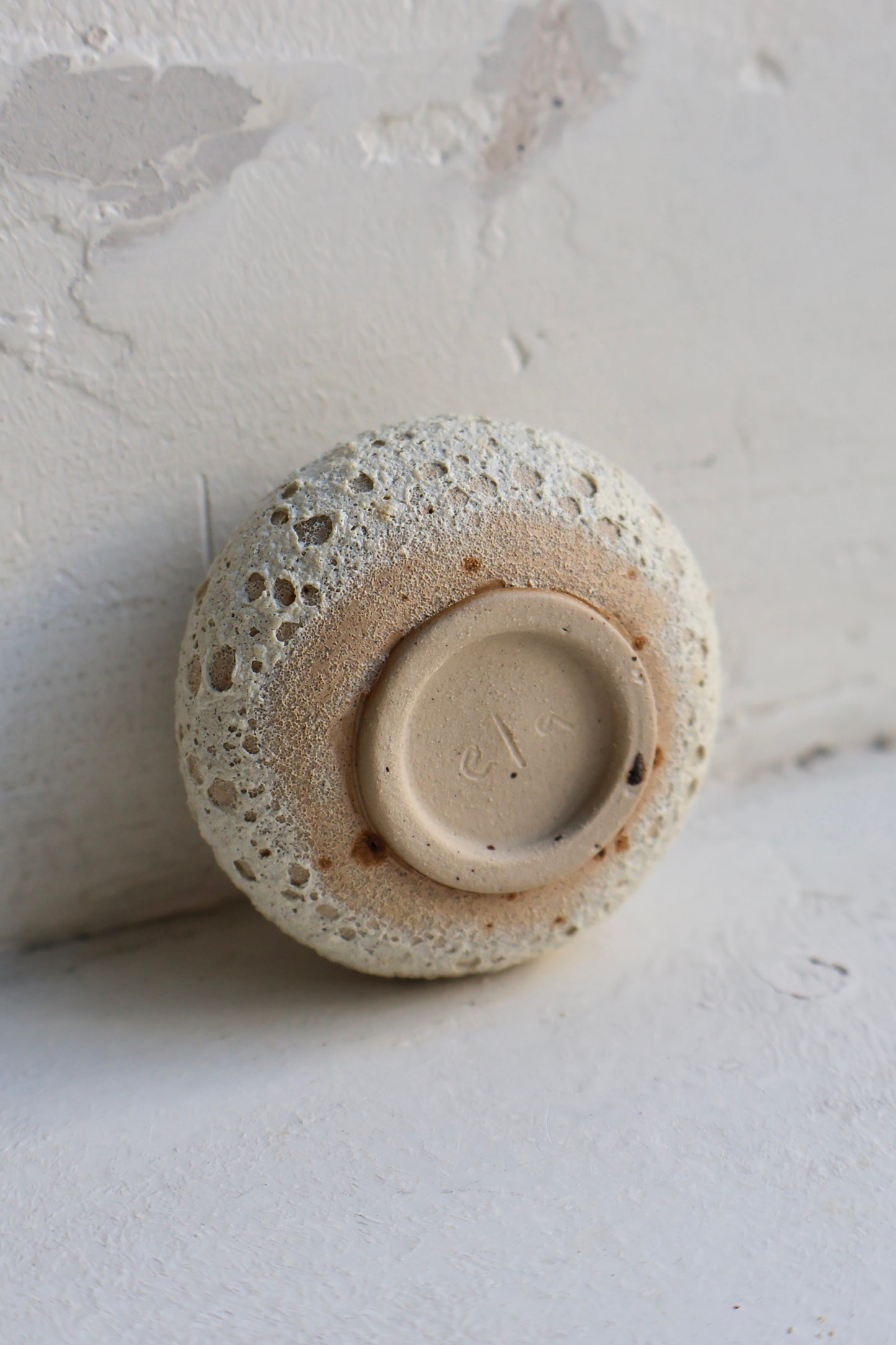 Mini bud vase in Lava