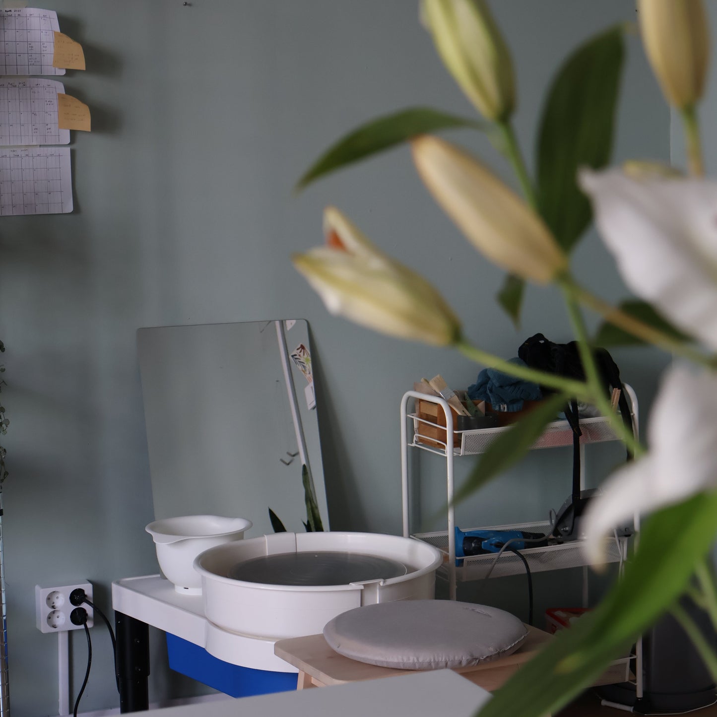 Privat drejkurs för nybörjare i Malmö. Skapa med händerna i Ela Grimas keramikstudio. Boka din plats idag.