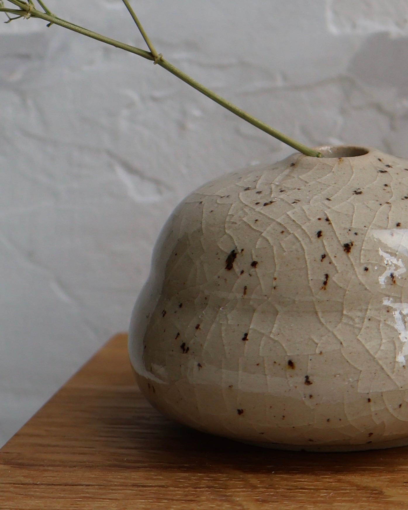 Bud vase in Crackled Transparent