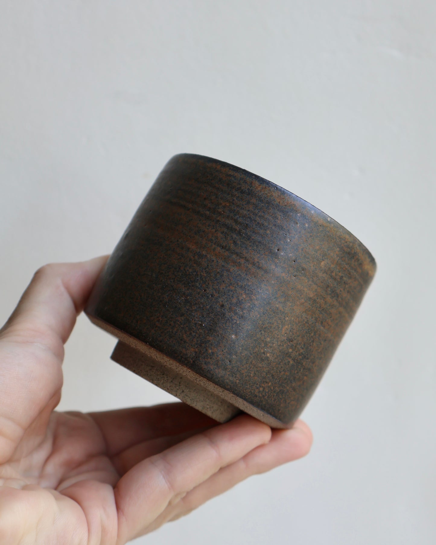 Tumbler in Charred Brown | Medium