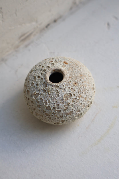 Mini bud vase in Lava
