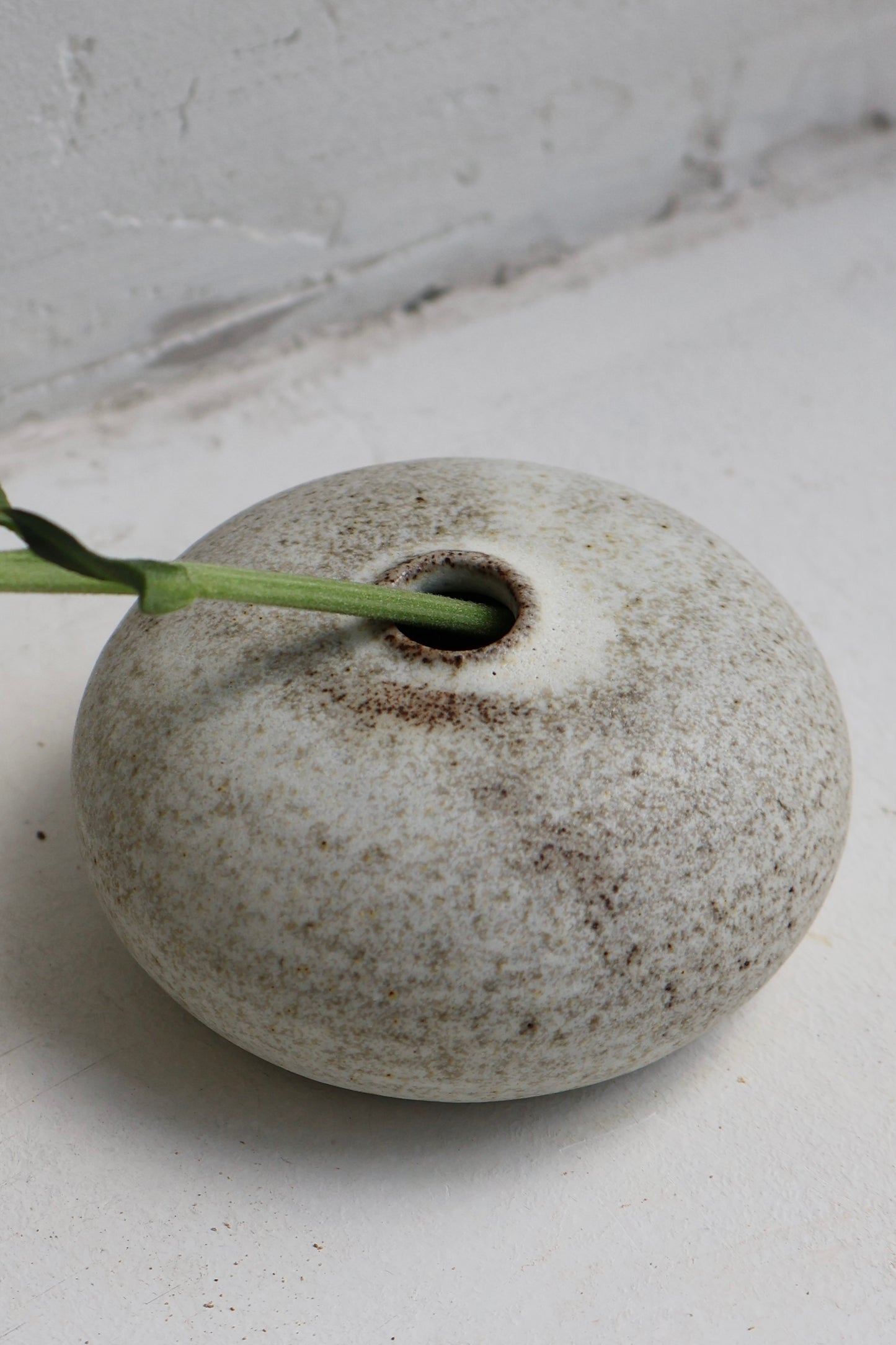 Pebble Vase in Matte White