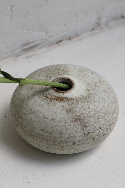 Pebble Vase in Matte White