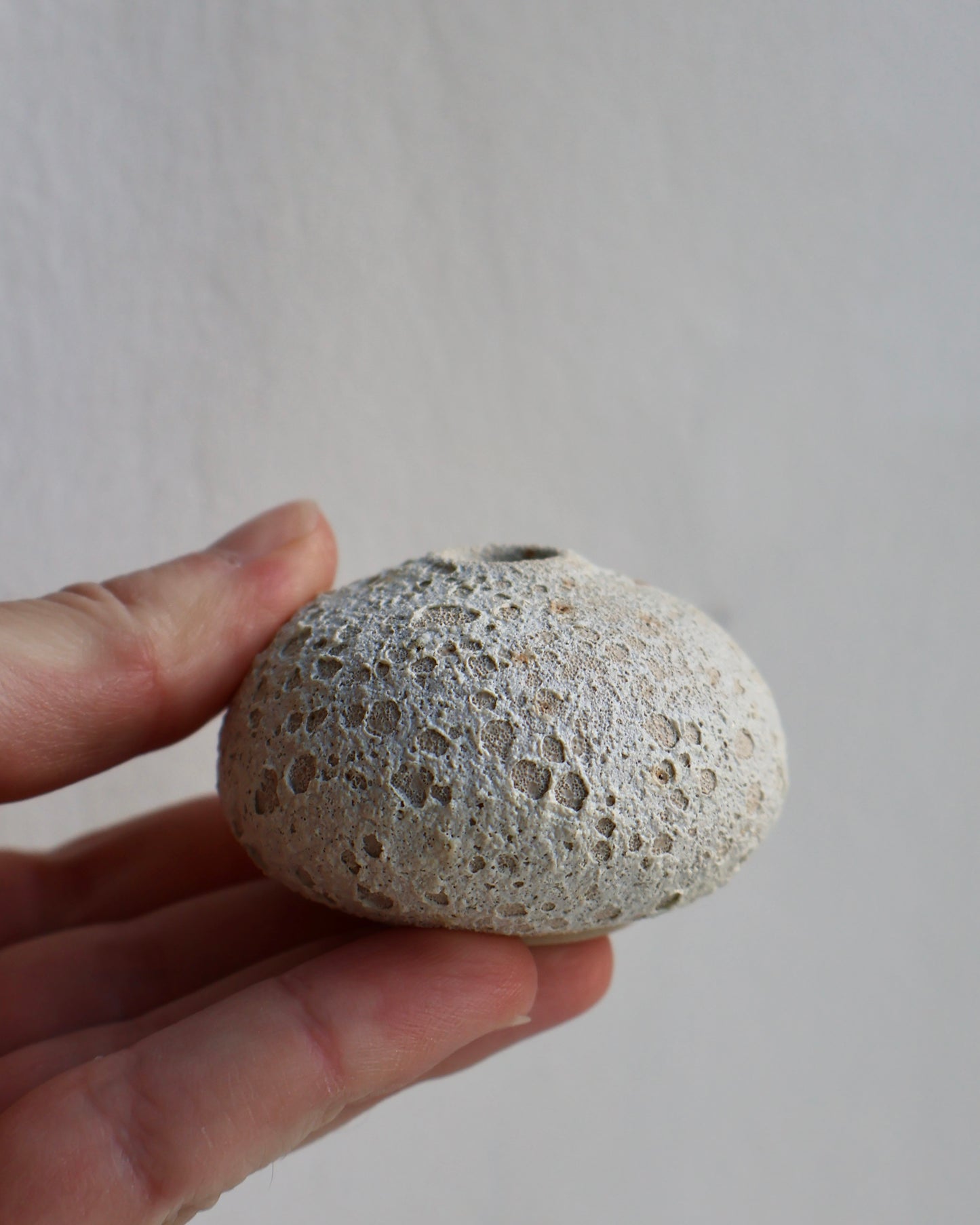 Mini bud vase in Lava