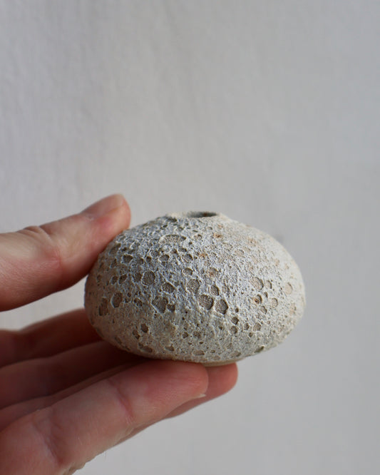 Mini bud vase in Lava