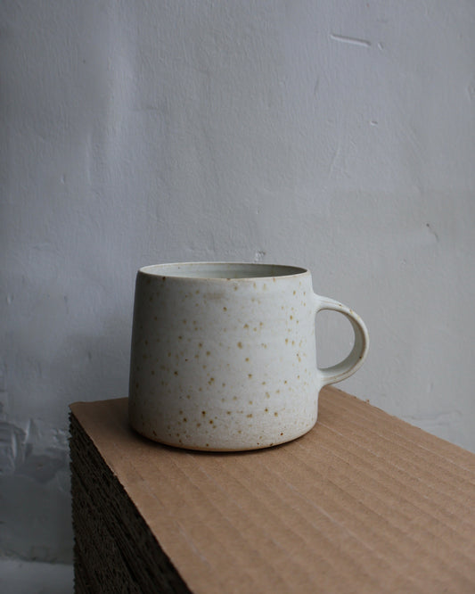 Large tapered cup in Dove