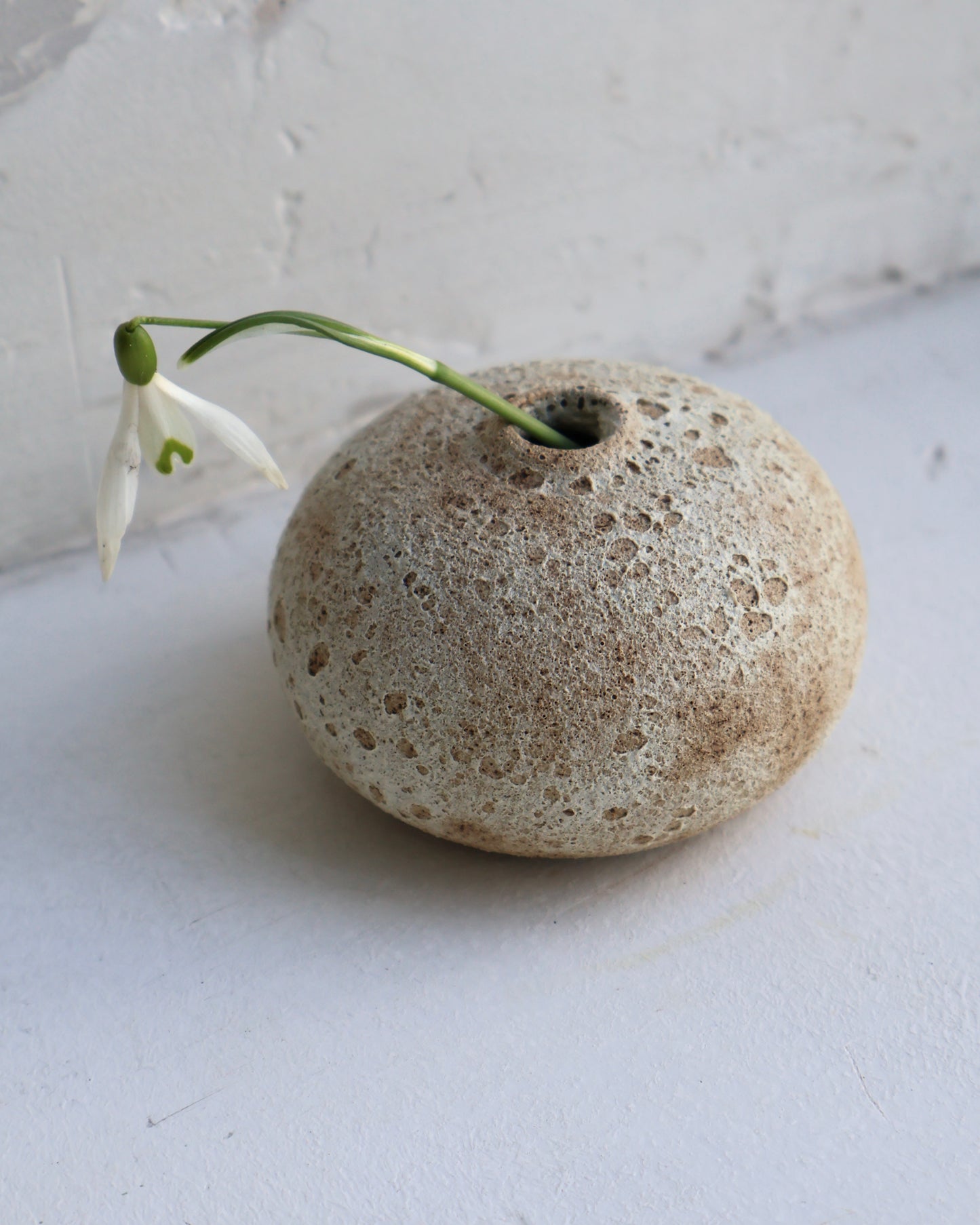 Bud Vase in Matte White Lava