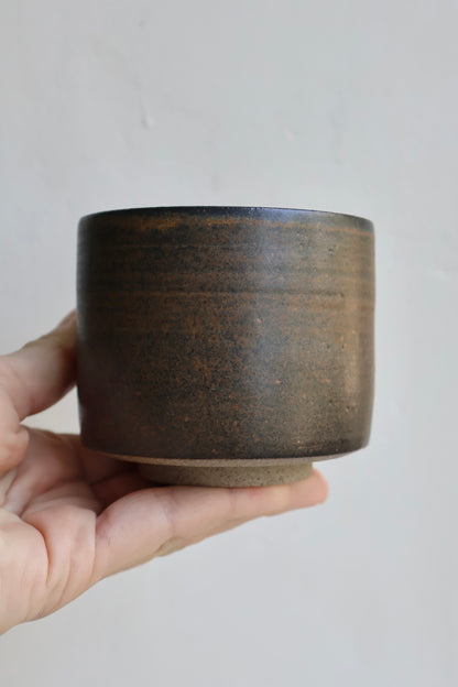 Tumbler in Charred Brown | Medium