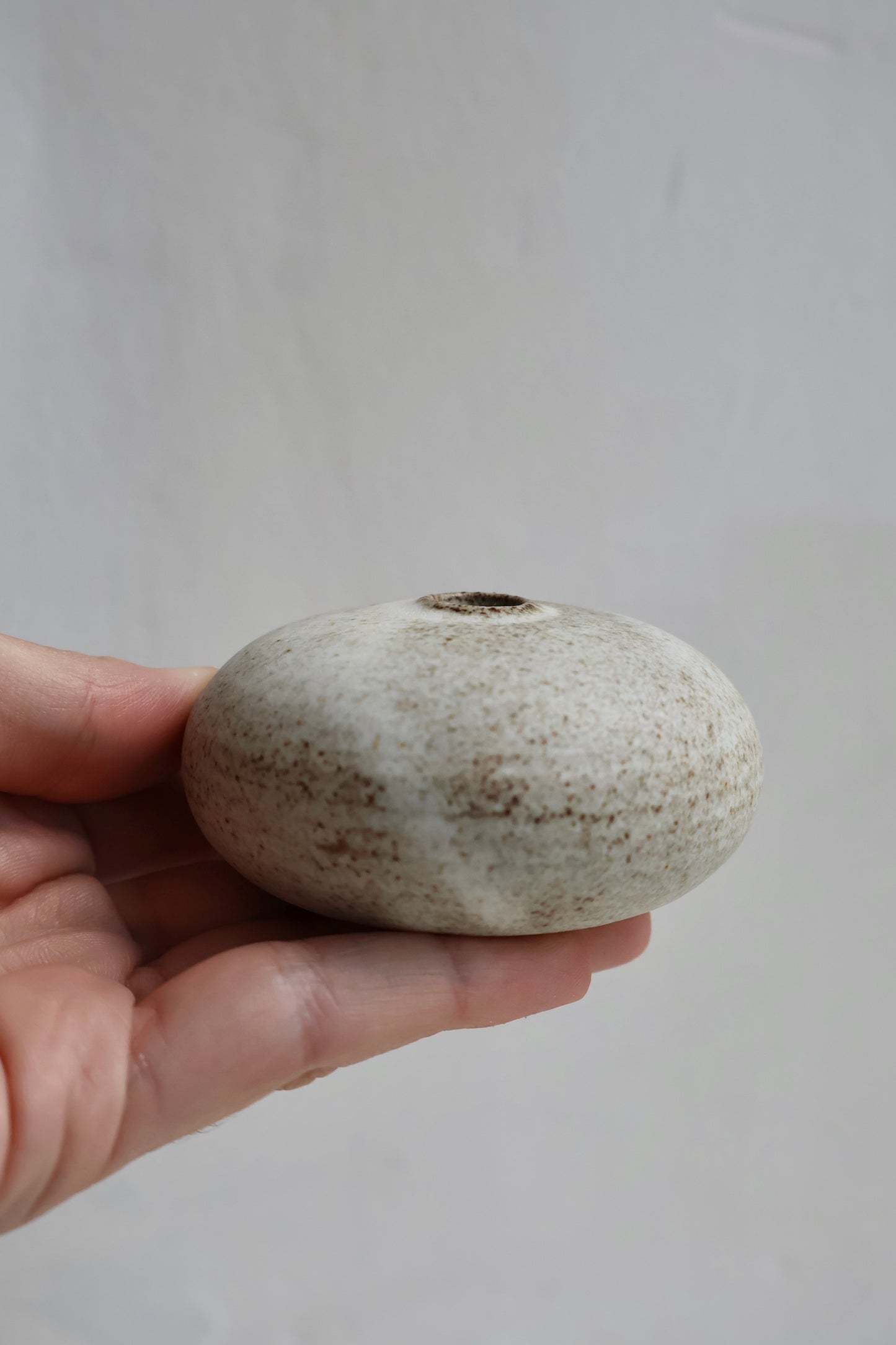 Pebble Vase in Matte White