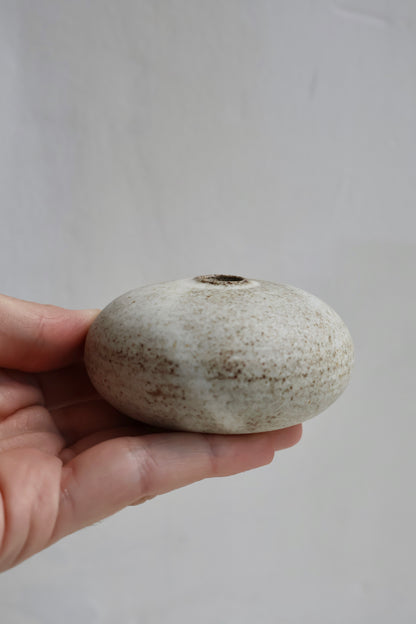 Pebble Vase in Matte White