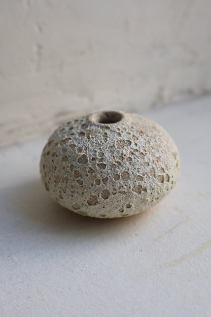 Mini bud vase in Lava